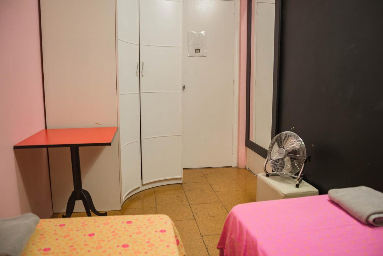 Hostal Ideal Badal Barcelona Exterior foto